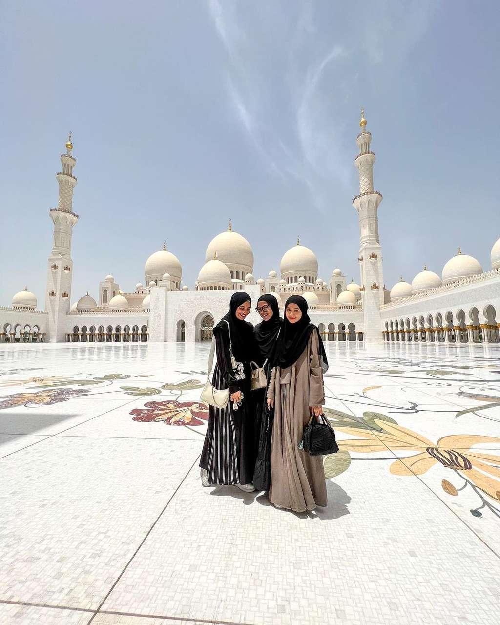 Potret Laudya Cynthia Bella saat di UEA, Ramai Disebut Bakal Nikah dengan Pangeran Dubai!