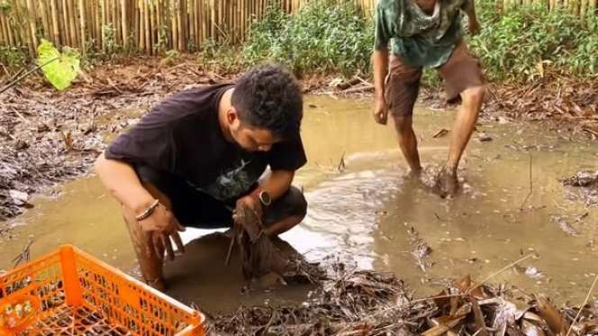 Potret Panji Petualang Kuras Empang Emak, Ternyata Ketemu Ular Predator Gendut Bermuka Jelek!