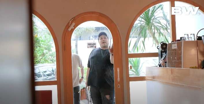 10 Potret Cafe Mewah Milik Ivan Gunawan, Serba Warna Pink, Dalamnya Keren Banget!