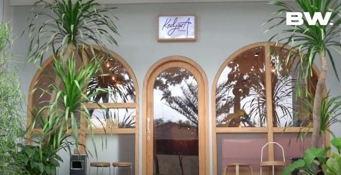 10 Potret Cafe Mewah Milik Ivan Gunawan, Serba Warna Pink, Dalamnya Keren Banget!