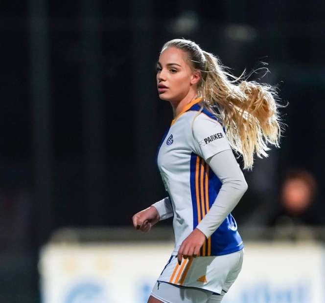 9 Potret Cantik Ana Markovic, Wanita Dijuluki Pesepak Bola Terseksi di Dunia, 'Hot' Banget!