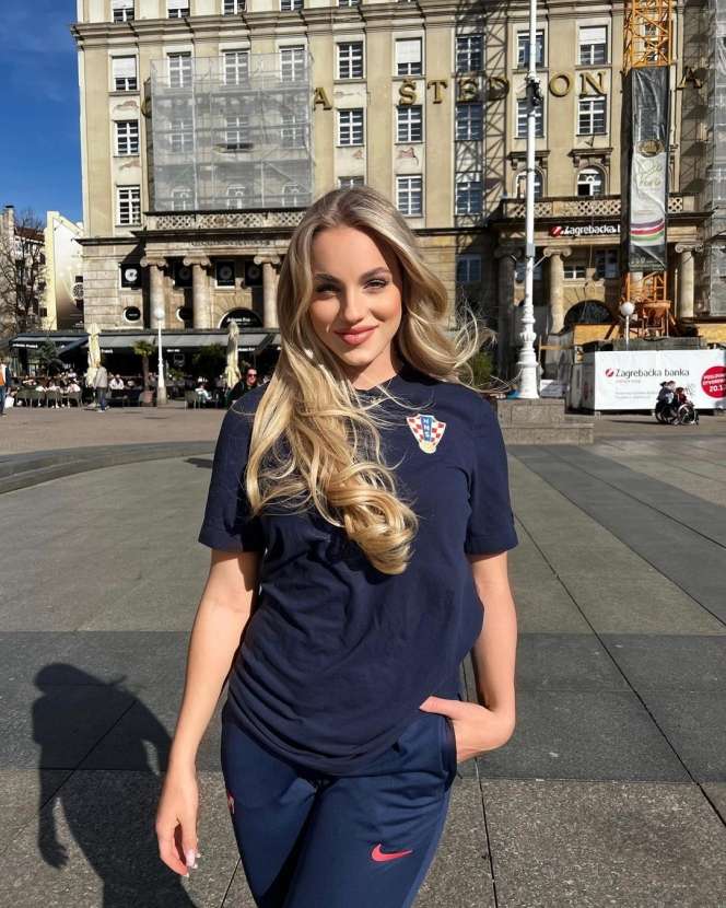 9 Potret Cantik Ana Markovic, Wanita Dijuluki Pesepak Bola Terseksi di Dunia, 'Hot' Banget!