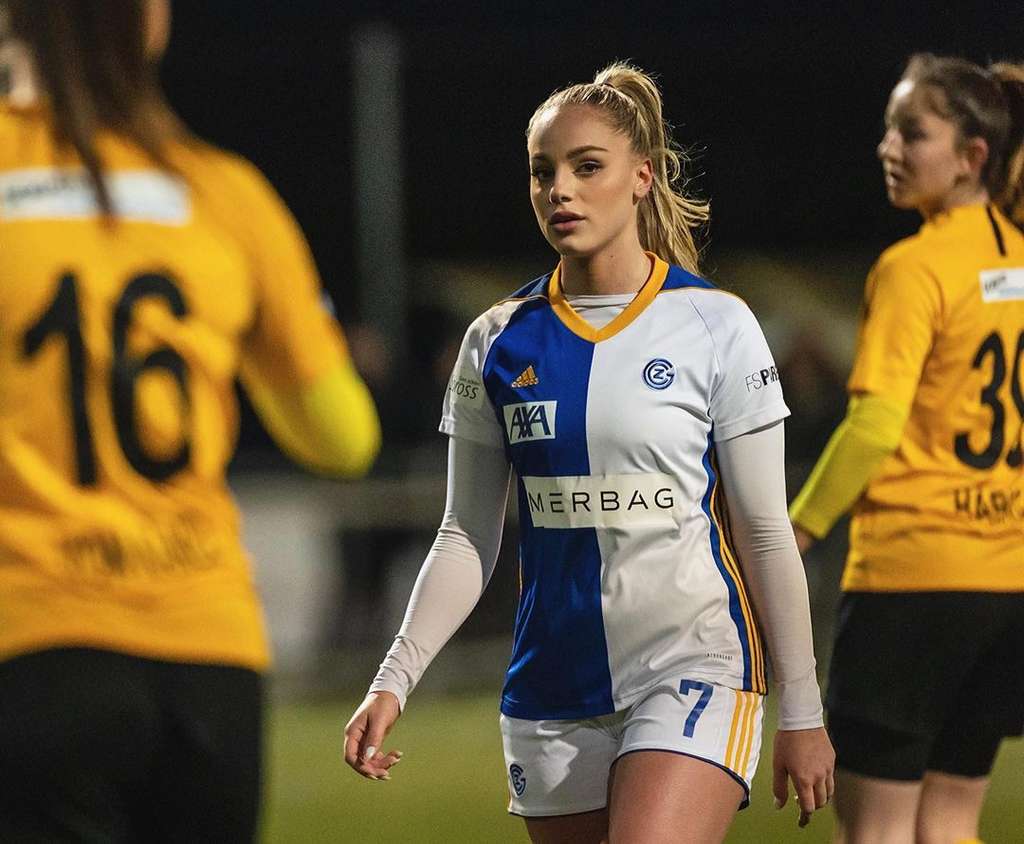9 Potret Cantik Ana Markovic, Wanita Dijuluki Pesepak Bola Terseksi di Dunia, 'Hot' Banget!