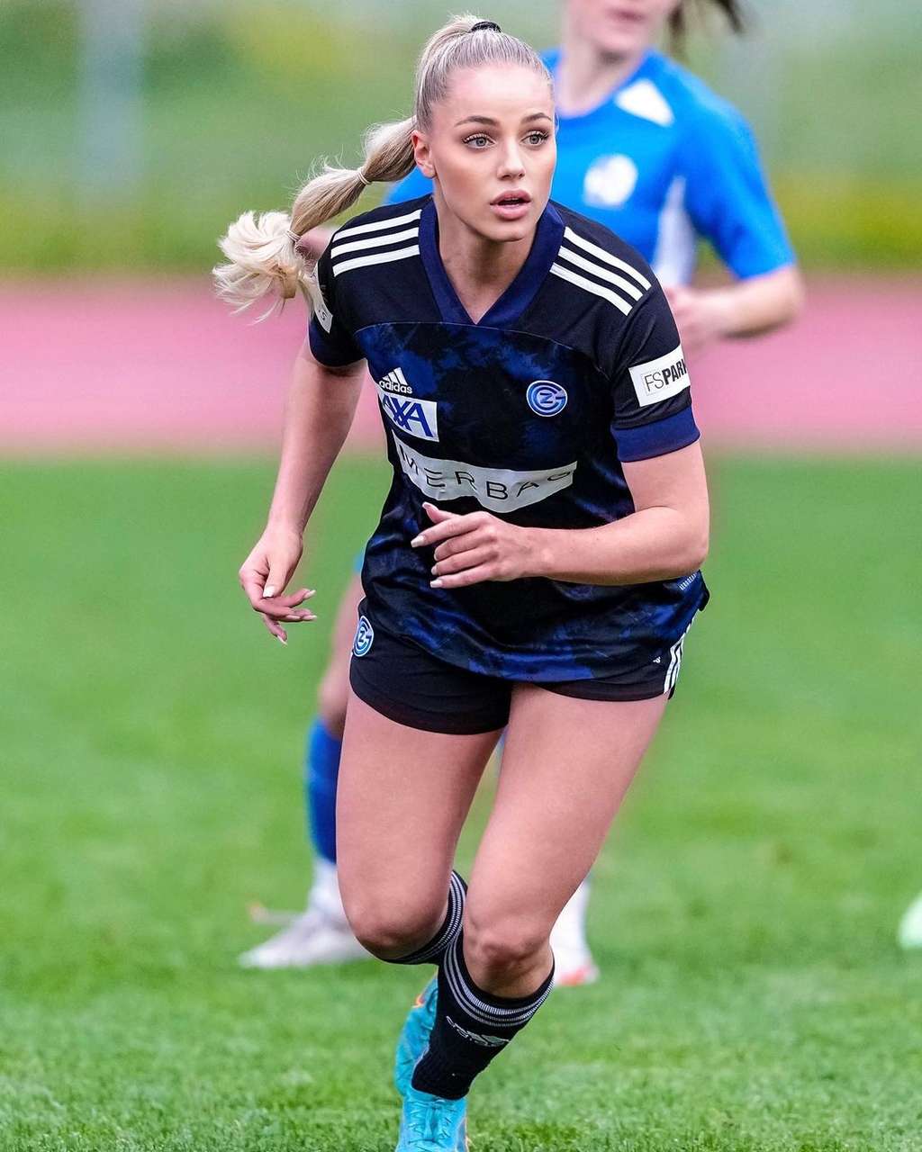 9 Potret Cantik Ana Markovic, Wanita Dijuluki Pesepak Bola Terseksi di Dunia, 'Hot' Banget!