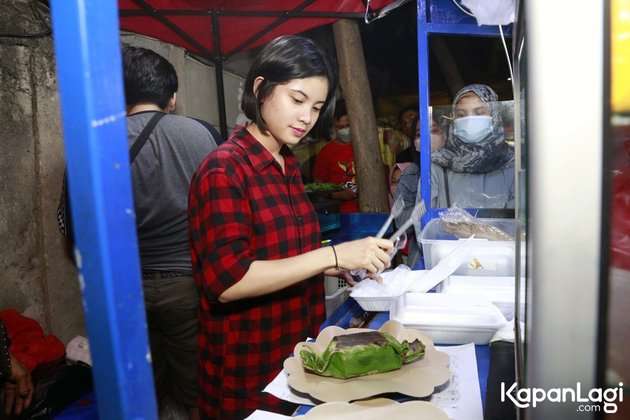 Eks Personel JKT 48, Melati Sesilia Banting Setir Dagang Nasi Bakar di Pinggir Jalan 
