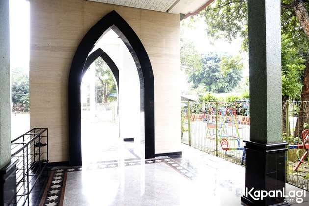 8 Potret Terbaru Lokasi Syuting Sinetron `Lorong Waktu`, Ada Pintu Tersembunyi di Samping Mimbar!
