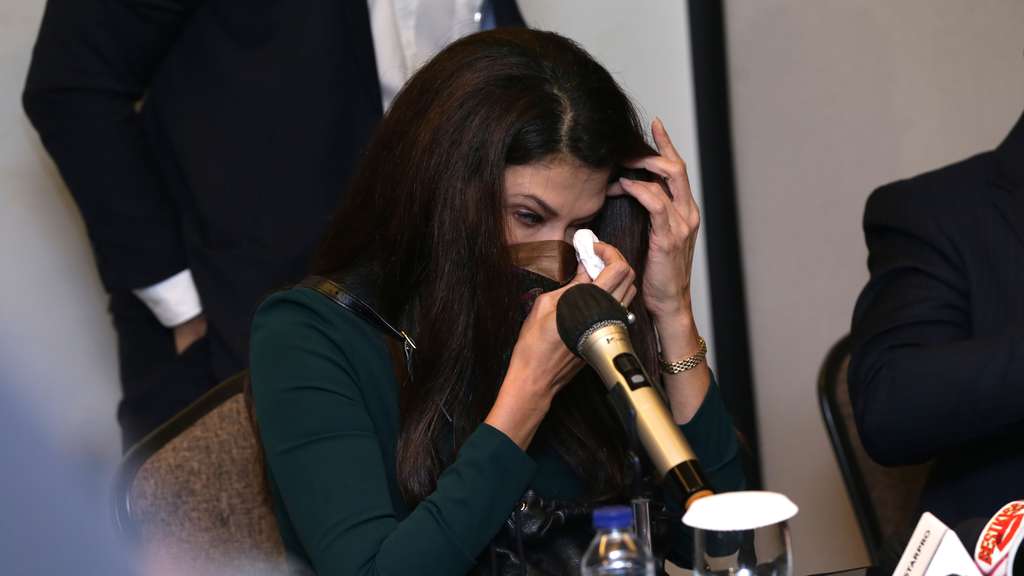 FOTO: Tangis Tamara Bleszynski Saat Ungkap Asetnya Dikuasai Pihak Lain