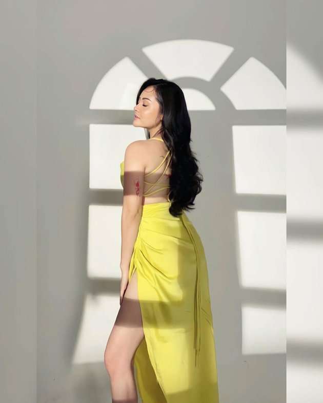 Pesona Mawar AFI di Pemotretan Terbaru, Dress Belahan Tinggi Bikin Salfok!