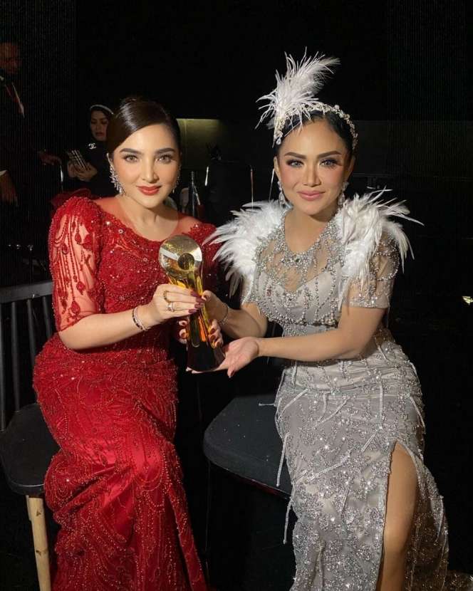Potret Akrab 9 Seleb dengan Istri Mantan Suami, Ashanty dan Krisdayanti Akrab Banget!