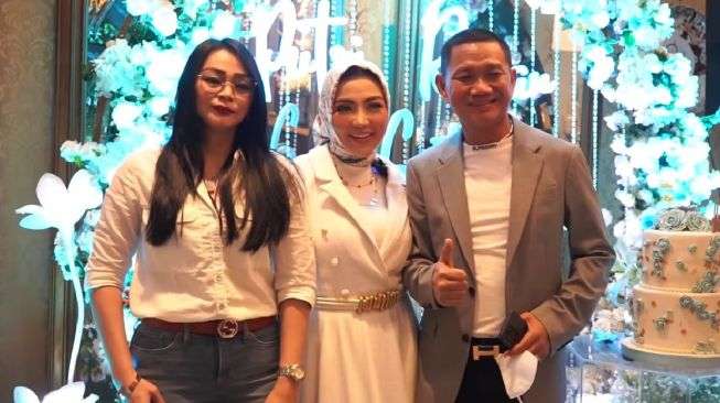 Potret Akrab 9 Seleb dengan Istri Mantan Suami, Ashanty dan Krisdayanti Akrab Banget!
