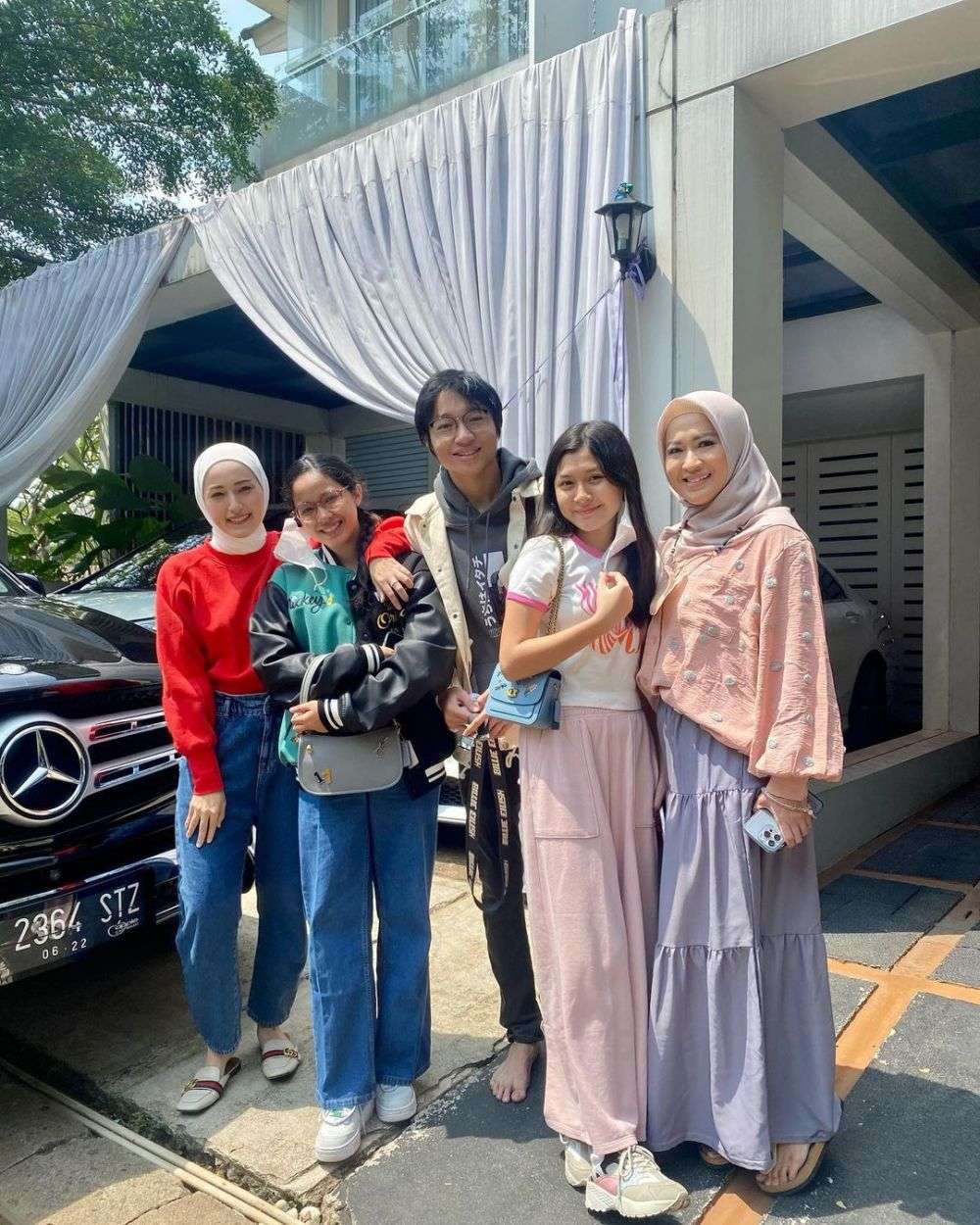 Potret Akrab 9 Seleb dengan Istri Mantan Suami, Ashanty dan Krisdayanti Akrab Banget!