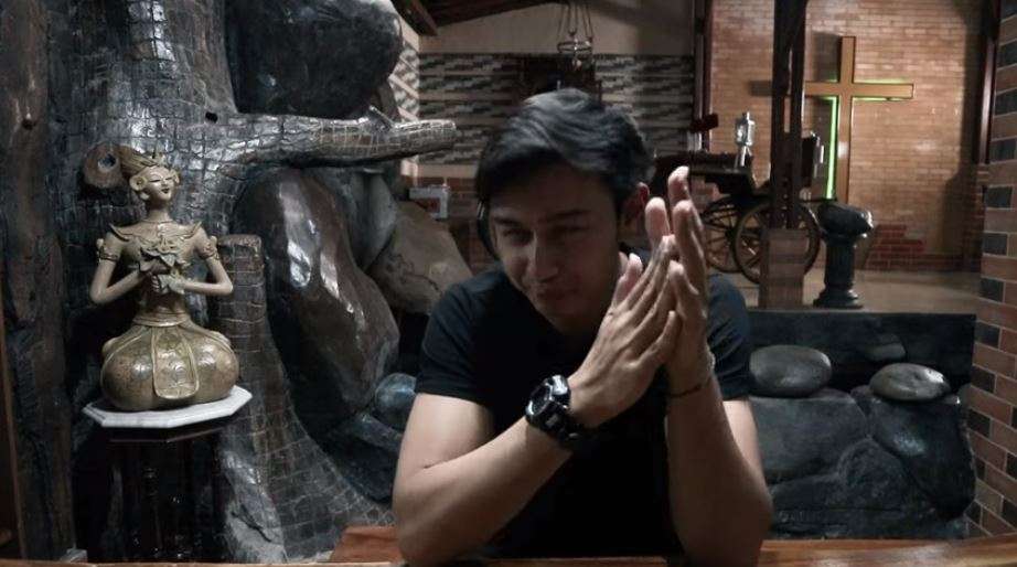 10 Potret Rumah Masa Kecil Caesar Hito yang Mirip Istana Jawa, Ternyata Anak Sultan, Ada Andong!