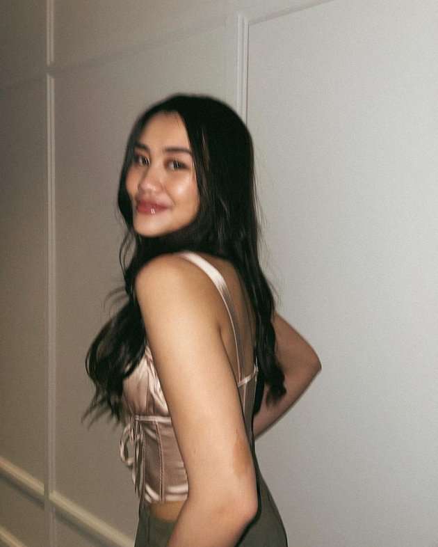 7 Potret Aaliyah Massaid Saat Pakai Corset Top, Pinggang Langsingnya Bikin Salfok!