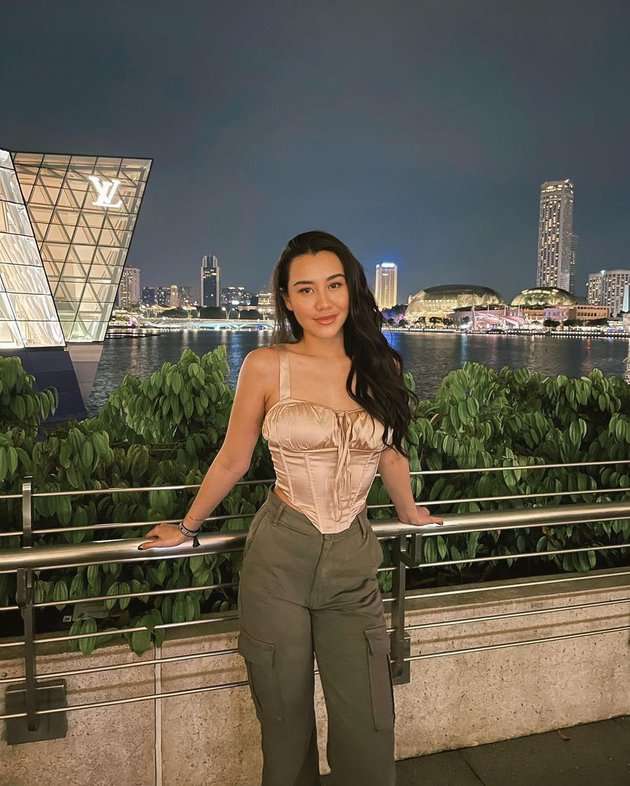 7 Potret Aaliyah Massaid Saat Pakai Corset Top, Pinggang Langsingnya Bikin Salfok!