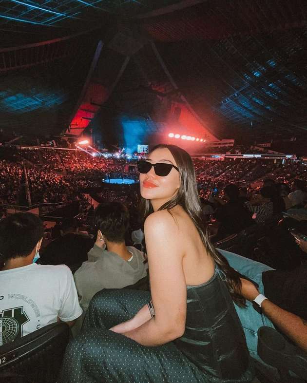 7 Potret Aaliyah Massaid Saat Pakai Corset Top, Pinggang Langsingnya Bikin Salfok!