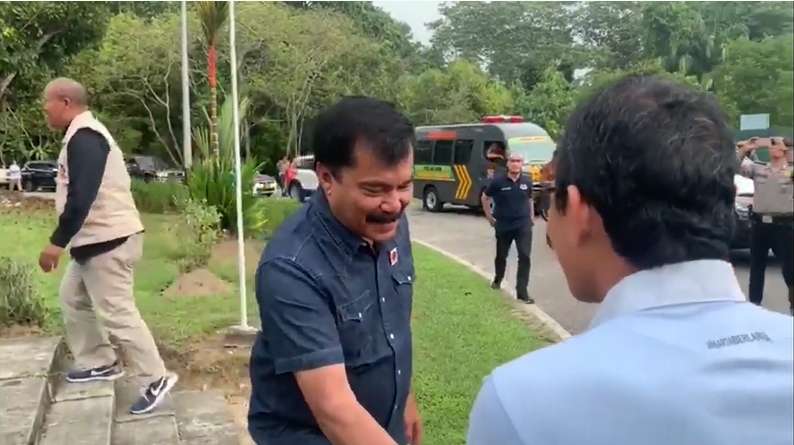 Menteri Terkaya! 7 Potret Rumah Masa Kecil Sandiaga Uno, Sederhana di Tengah Hutan!