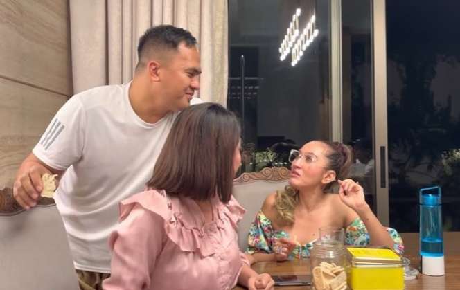 Potret Dewi Perssik dan Saipul Jamil Jadi Sorotan, Panggil Papi Mami di Depan Angga Wijaya