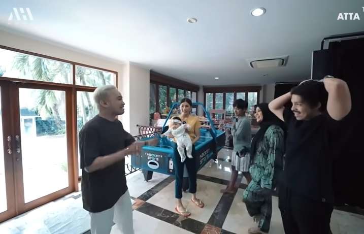 8 Potret Rumah Ruben Onsu di Pondok Indah, Ada Mini Market Pribadi dan 3 Dapur