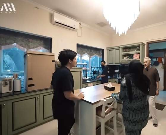 8 Potret Rumah Ruben Onsu di Pondok Indah, Ada Mini Market Pribadi dan 3 Dapur