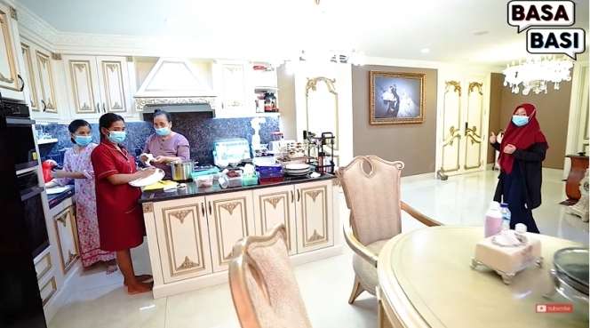 10 Potret Rumah Mewah Devya Linda, Dokter Giginya Para Artis Ternama, Istana di Dunia Nyata!