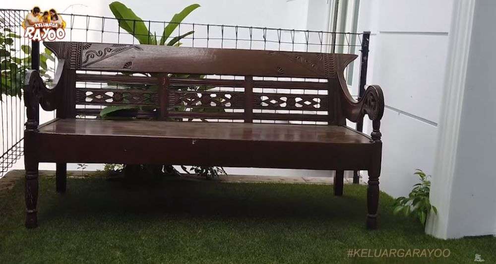 10 Potret Rumah Rian D'Masiv yang Jarang Tersorot, Penuh Jersey Bak Stadion Sepak Bola!