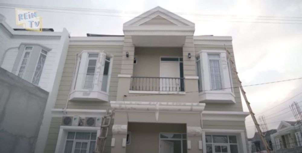 7 Potret Rumah Artis Keturunan Bangsawan, Fuji & Ajun Perwira Ternyata Bukan Orang Sembarangan