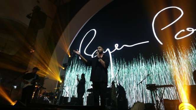 FOTO: Konser Kolaborasi 'Bergandeng Bersama Semesta' Bikin Penonton Asyik Berdendang
