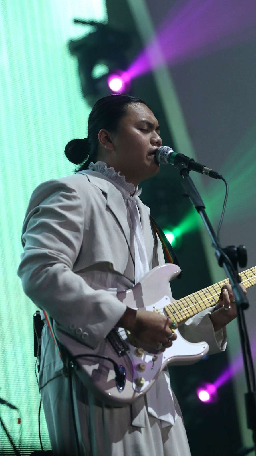 FOTO: Konser Kolaborasi 'Bergandeng Bersama Semesta' Bikin Penonton Asyik Berdendang