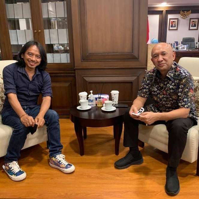 Menteri `Termiskin` Era Jokowi, 8 Potret Ruang Kerja Teten Masduki yang Jadi Sorotan