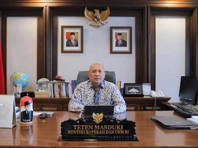Menteri `Termiskin` Era Jokowi, 8 Potret Ruang Kerja Teten Masduki yang Jadi Sorotan