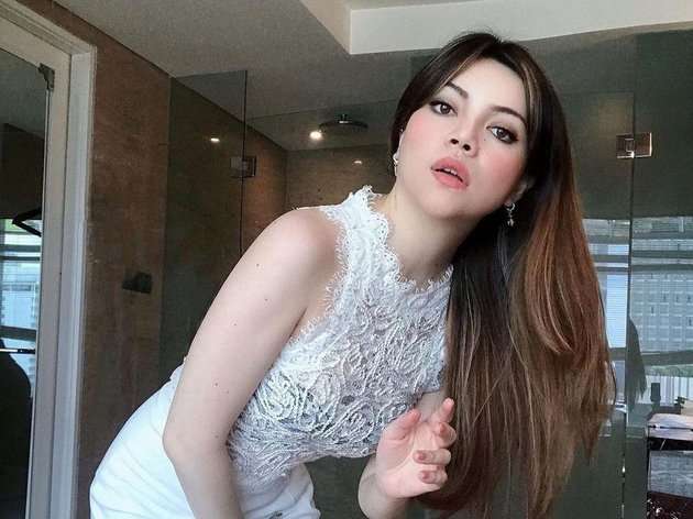 10 Potret Cantiknya Monna Frans, Aspri Nomer 2 Hotman Paris yang Dimualafkan Gus Miftah