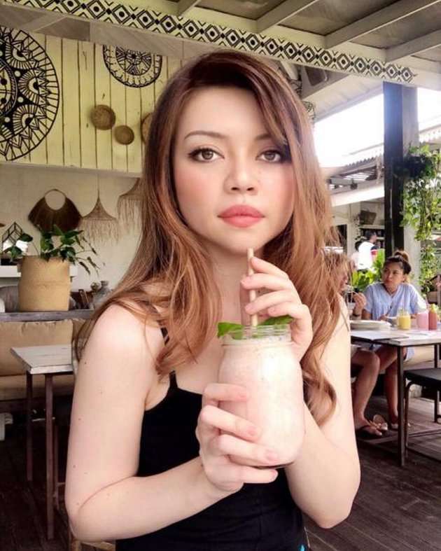 10 Potret Cantiknya Monna Frans, Aspri Nomer 2 Hotman Paris yang Dimualafkan Gus Miftah
