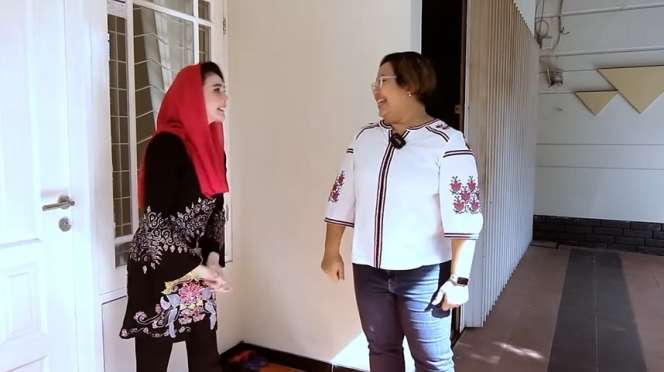 9 Potret Rumah Arumi Bachsin, Ternyata Sangat Sederhana Walau Suami Wakil Gubernur!