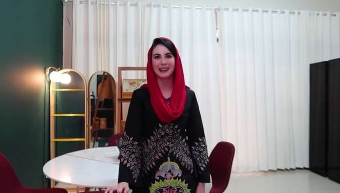 9 Potret Rumah Arumi Bachsin, Ternyata Sangat Sederhana Walau Suami Wakil Gubernur!