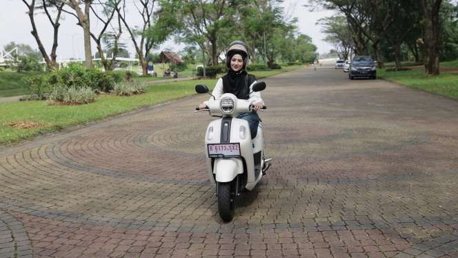 FOTO: Si Paling Kece dengan Skutik Retro Yamaha Fazzio Hybrid