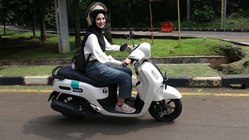 FOTO: Si Paling Kece dengan Skutik Retro Yamaha Fazzio Hybrid