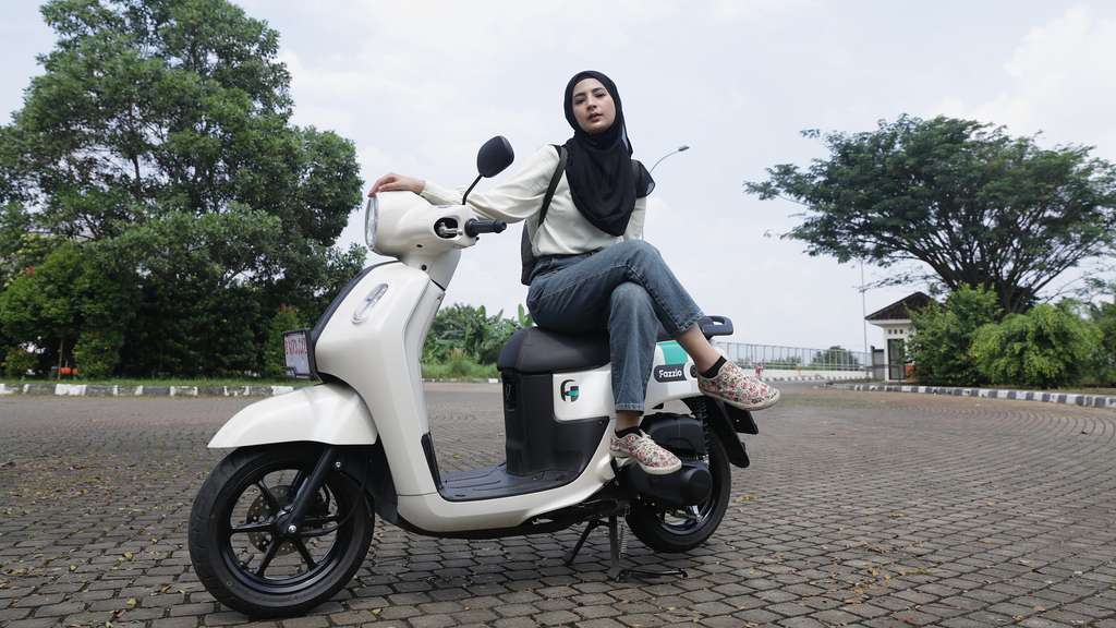 FOTO: Si Paling Kece dengan Skutik Retro Yamaha Fazzio Hybrid
