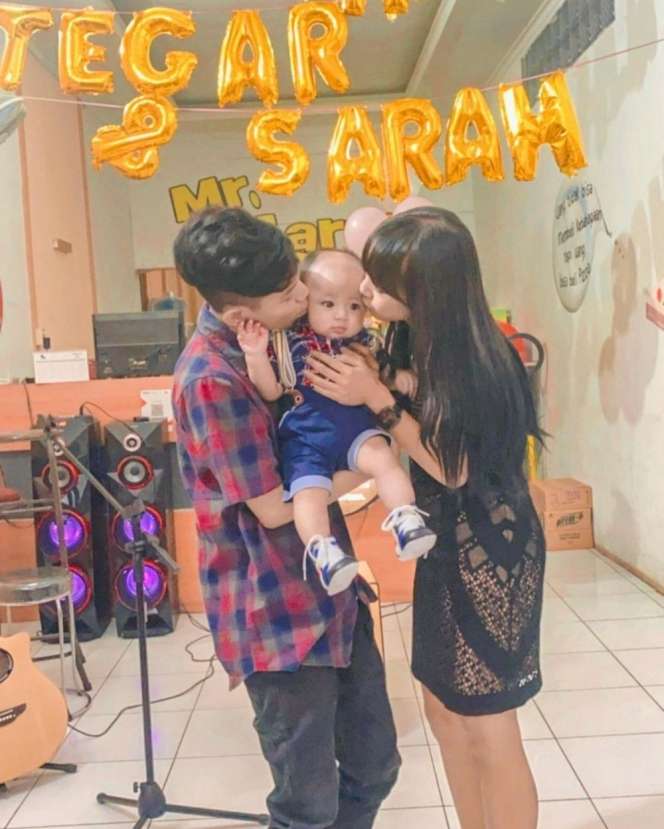 Ingat Pengamen Cilik Tegar? Dikabarkan Cerai, Sang Istri Akhirnya Bongkar `Borok` Penyebab Pisah, Lihat 8 Potretnya