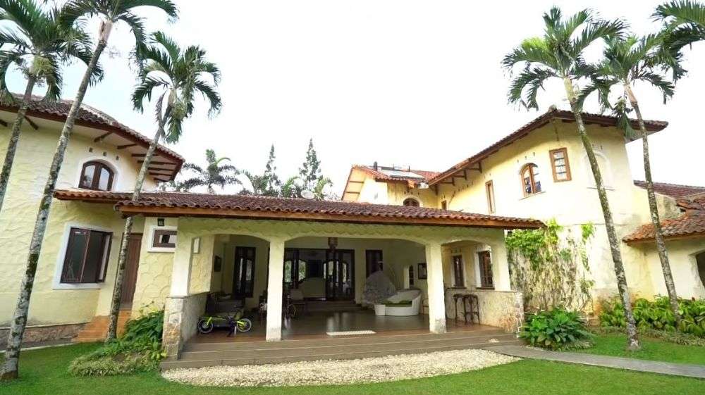10 Potret Vila Mewah Tania Nadira, Bak istana di Pulau Pribadi, Tak Punya Tetangga!