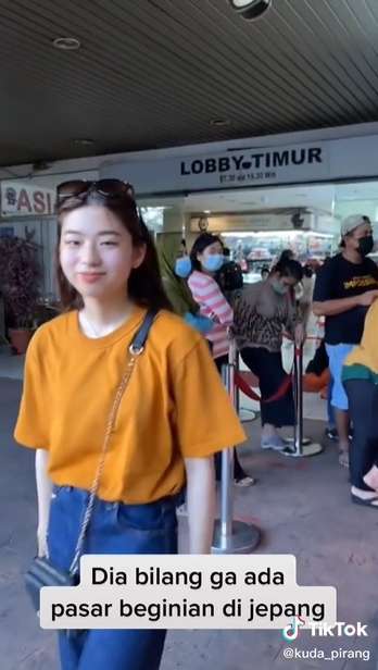 Viral Pria Indonesia Pacari Wanita Cantik Asal Jepang, Diajak Kencan di Pasar Senen, Lihat 6 Potretnya Bikin Iri