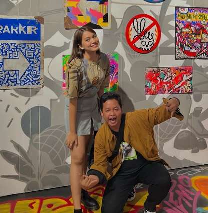 Bikin Heboh! 5 Potret Cantik Kekasih Dustin Tiffani 