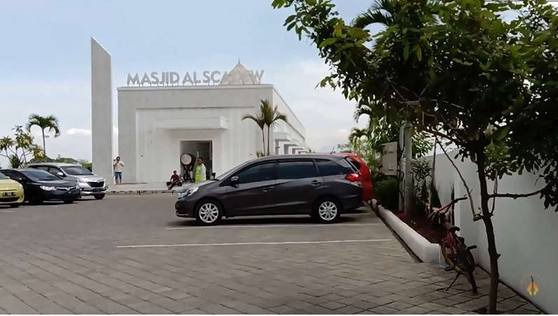 10 Potret Masjid Mewah Pedangdut Sisca Dewi Seharga Rp 6 Miliar, Megah di Tengah Sawah!