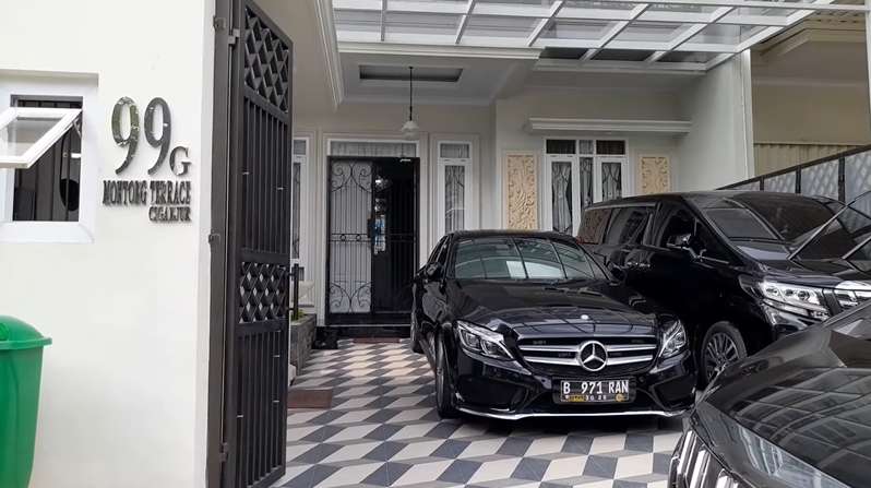 10 Potret Rumah Razman Arif Nasution, Pengacara Viral `Musuh` Hotman Paris, Ternyata Lebih Tajir?