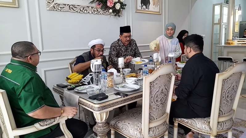 10 Potret Rumah Razman Arif Nasution, Pengacara Viral `Musuh` Hotman Paris, Ternyata Lebih Tajir?