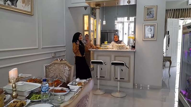 10 Potret Rumah Razman Arif Nasution, Pengacara Viral `Musuh` Hotman Paris, Ternyata Lebih Tajir?