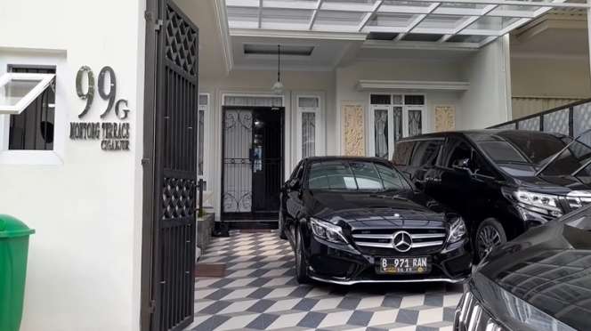 10 Potret Rumah Razman Arif Nasution, Pengacara Viral `Musuh` Hotman Paris, Ternyata Lebih Tajir?