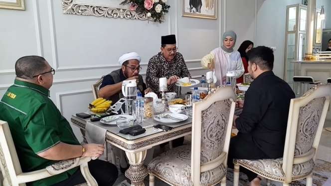 10 Potret Rumah Razman Arif Nasution, Pengacara Viral `Musuh` Hotman Paris, Ternyata Lebih Tajir?