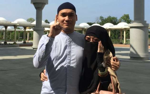 6 Seleb Ketemu Jodoh Saat Ikut Pengajian, Dapat Ilmu Bonus Teman Hidup!