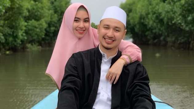6 Seleb Ketemu Jodoh Saat Ikut Pengajian, Dapat Ilmu Bonus Teman Hidup!