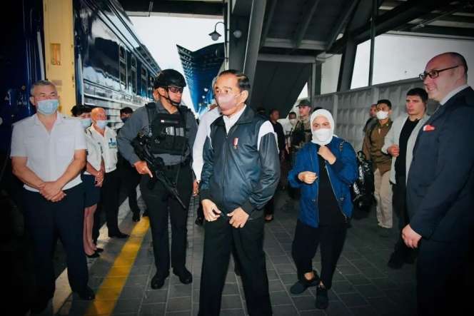 Potret Jokowi Jadi Kepala Negara Asia Pertama Kunjungi Ukraina